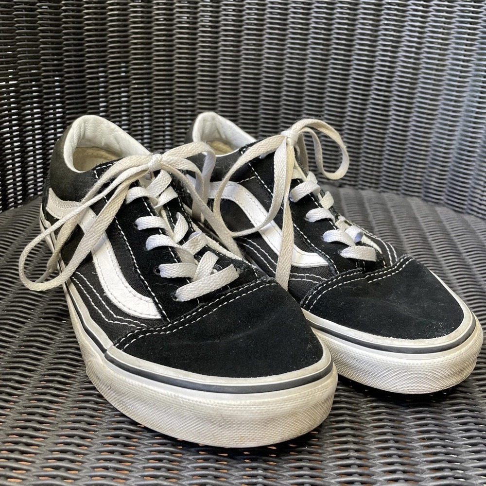 Vans Old Skool Kids 3.5 Black White Low Top Skate Shoes Sneakers Classic Casual